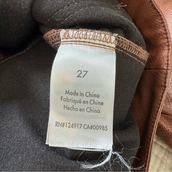 Danielle Bernstein Faux Leather pants with zipper closure texture faux snakeskin - Picture 4 of 11